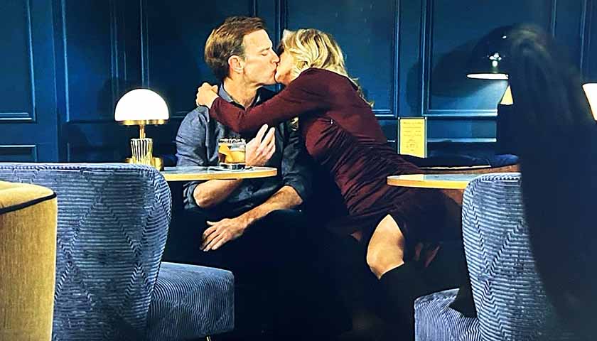 Young And The Restless: Tucker kisses Ashley back