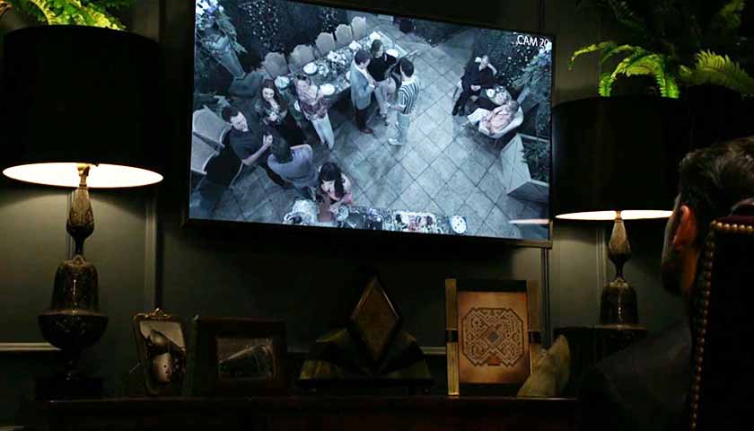 Young And The Restless: Dumas watches everyone mingle