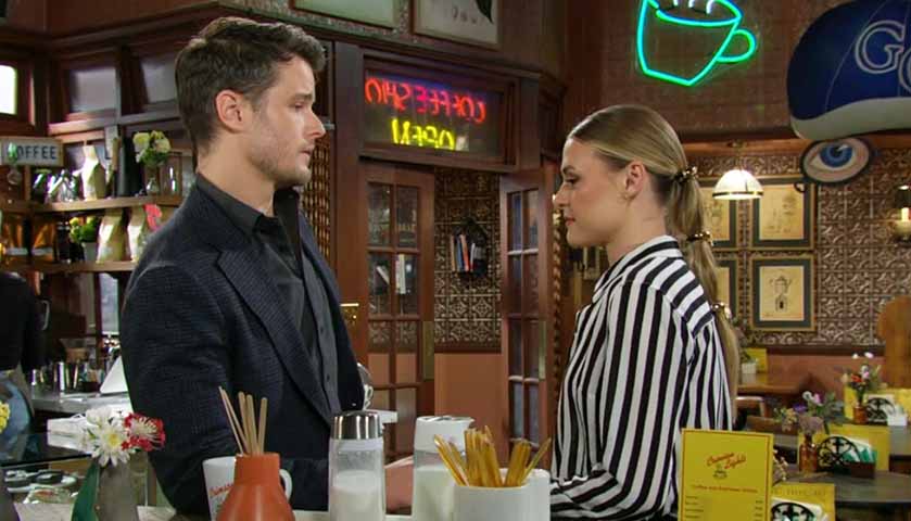 Y&R Scoop: Kyle looks at Claire