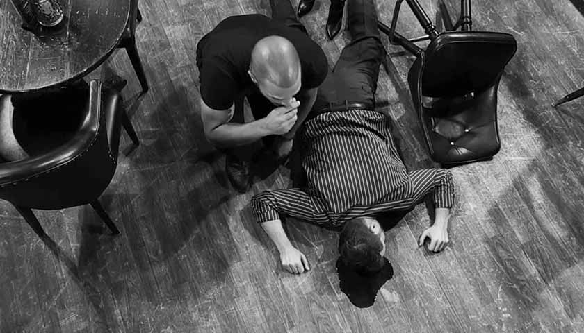 Young And The Restless Spoilers: Holden puts his hand to his face as he sees the guy he punched is dead