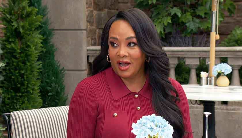 Y&R Scoop: Stephanie tells Holden about her chief of staff job offer