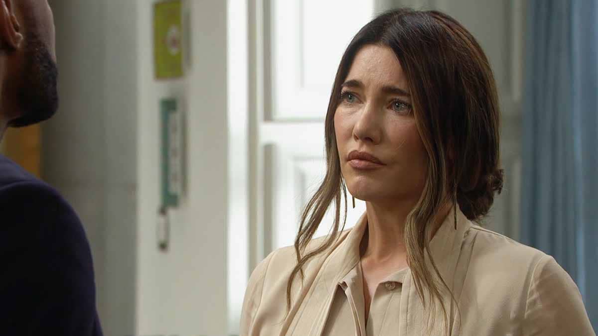 Steffy stares at Carter on Bold and the Beautiful