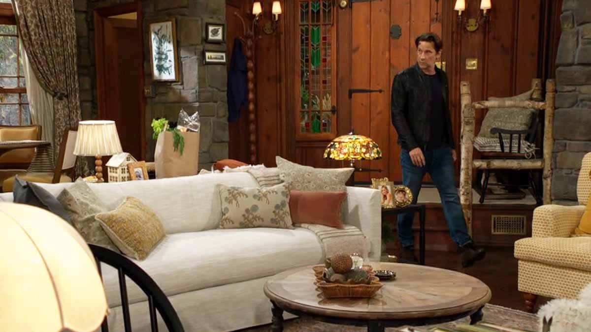 Matt alone in Sharon's place on Young and the Restless